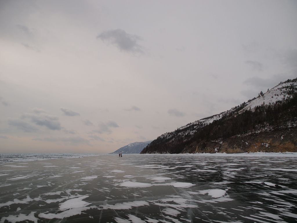 Зимний лед Байкала